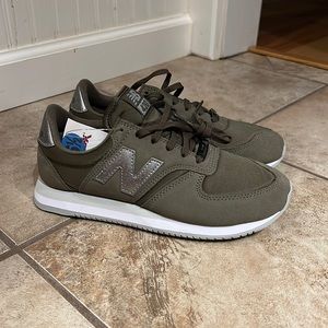 Olive New Balance 420 Sneaker